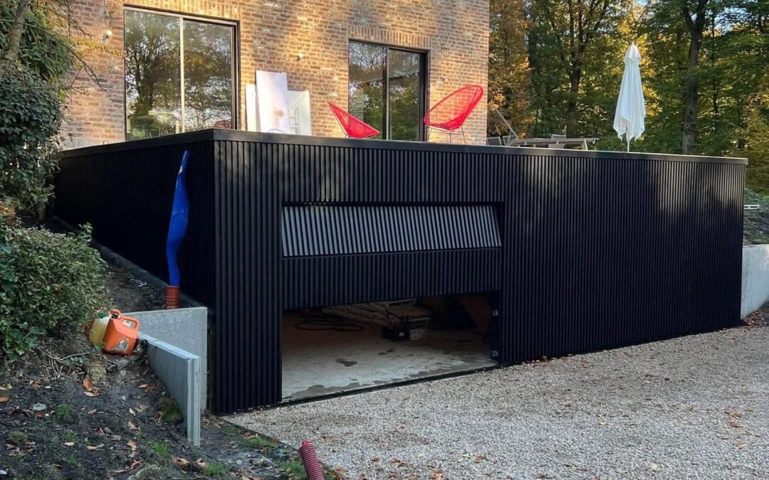 Bardage extérieur noir sur Garage