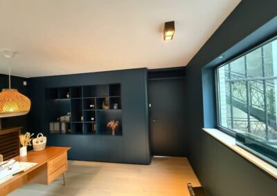 Meuble de rangement assorti à la pièce
