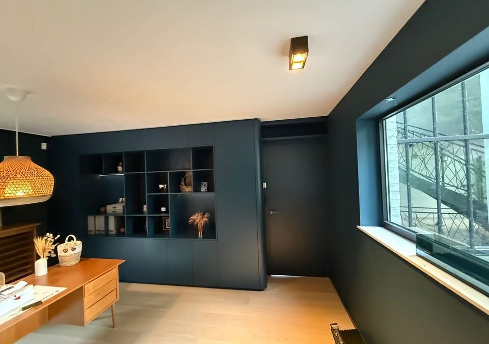 Meuble de rangement assorti à la pièce